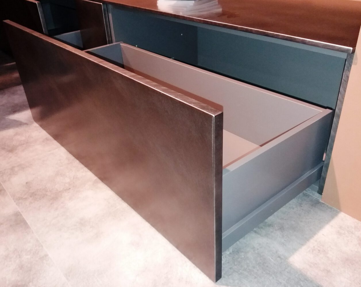 GRASS Nova Pro SCALA drawer set, height 186 mm. High full-extension, dampened, synchronized, 40 kg. Color: Silver