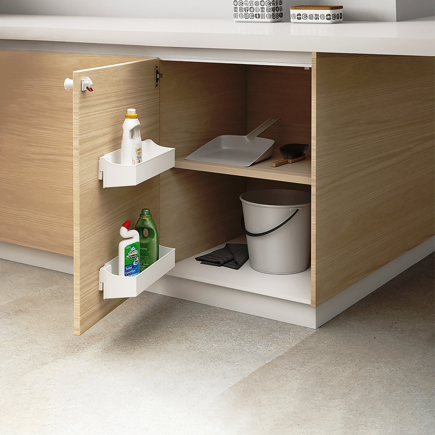 Serrure magnétique invisible pour portes et tiroirs (2 serrures + 1 clé magnétique) 8932920. Serrure magnétique REVALOC en métal et plastique, blanche, pour meubles de bureau, cabinets médicaux et portes de maintenance, par EMUCA.