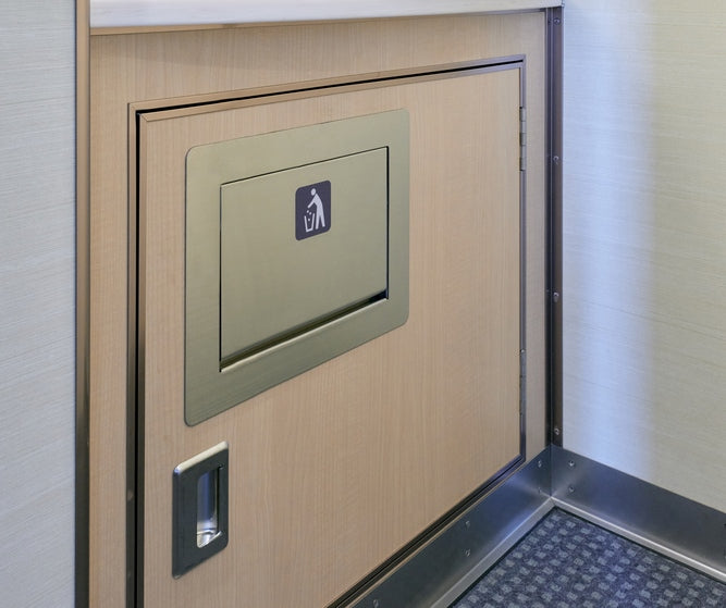 Hochwertige rechteckige Müllklappe für die senkrechte Montage, mit Soft-Close, aus rostfreiem Edelstahl, Oberfläche: satiniert matt, 234 mm (9,3″), AZ-GD230-HL. Edelstahlmüllklappe, für Gastronomie und viel mehr, von Sugatsune / LAMP® (Japan)