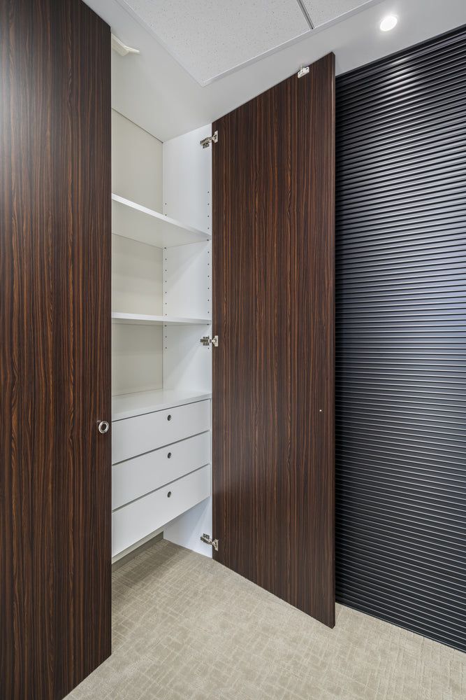 Heavy-duty dampers for large and heavy furniture doors. Furniture dampers with locking mechanism from SUGATSUNE / Lamp (Japan)