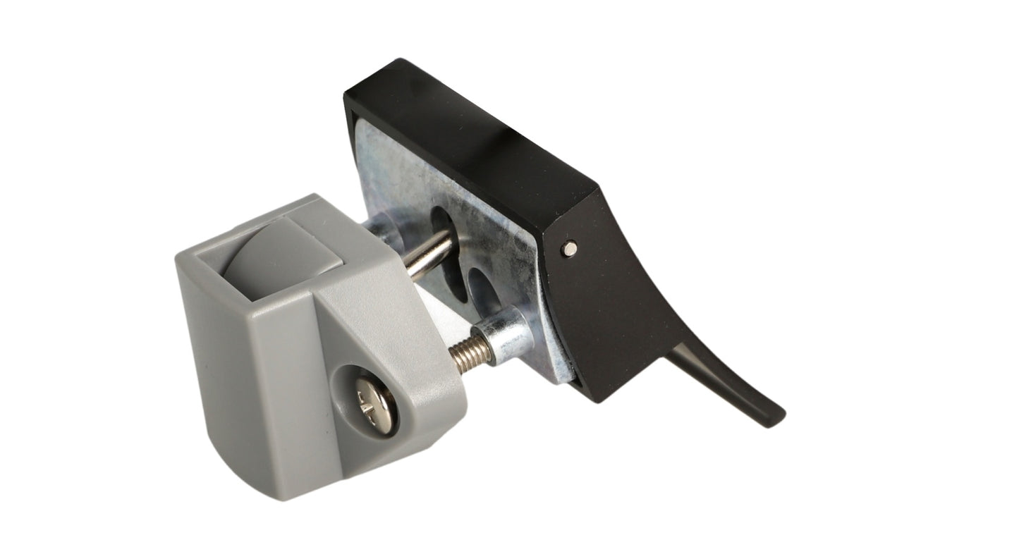 Robust snap lock with lifting handle, made of Zamak, surface: black, design: square, 14.03.076-0. Lifting handle with self-locking lock and soft-close for caravans, yachts, and much more, from SISO Denmark