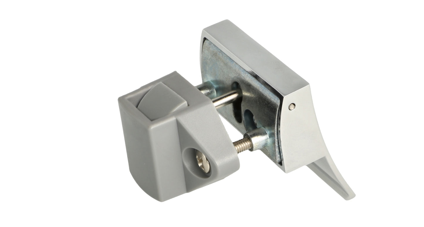 Robust snap lock with lifting handle, made of Zamak, surface: chrome-plated, design: square, 14.03.075-0. Lifting handle with self-locking lock and soft-close for caravans, yachts, and much more, from SISO Denmark