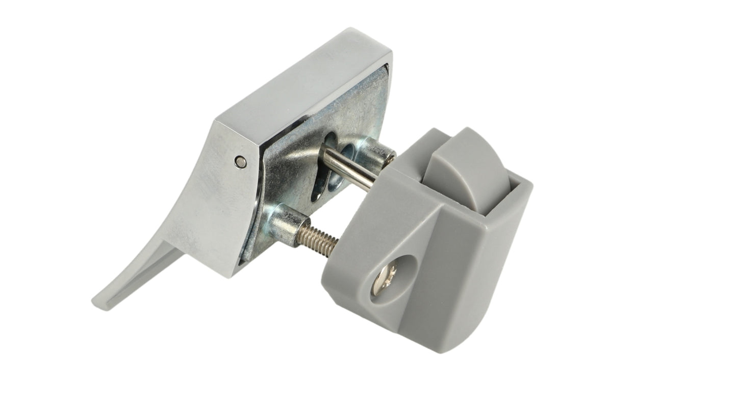 Robust snap lock with lifting handle, made of Zamak, surface: chrome-plated, design: square, 14.03.075-0. Lifting handle with self-locking lock and soft-close for caravans, yachts, and much more, from SISO Denmark