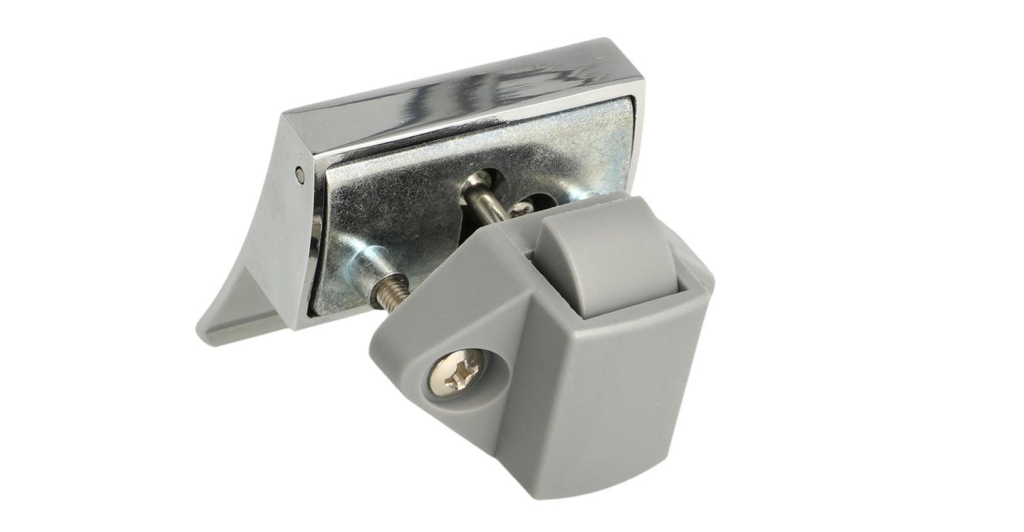 Robust snap lock with lifting handle, made of Zamak, surface: chrome-plated, design: square, 14.03.075-0. Lifting handle with self-locking lock and soft-close for caravans, yachts, and much more, from SISO Denmark