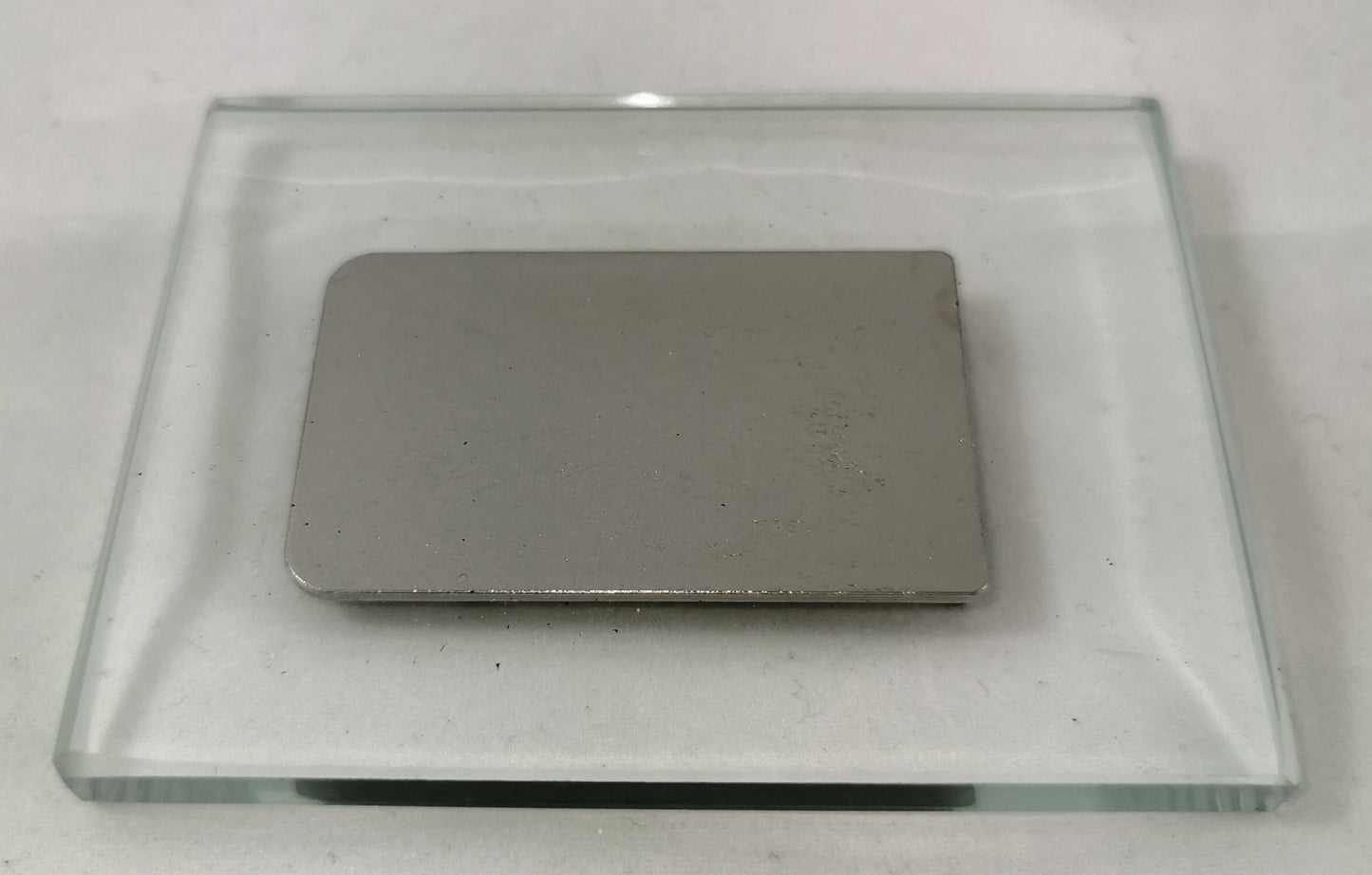 Complete set of Tiomos Mirro mirror hinges, including soft-close dampers, mounting plates and cover cap, nickel-plated, F029140325 for glass doors, mirror doors